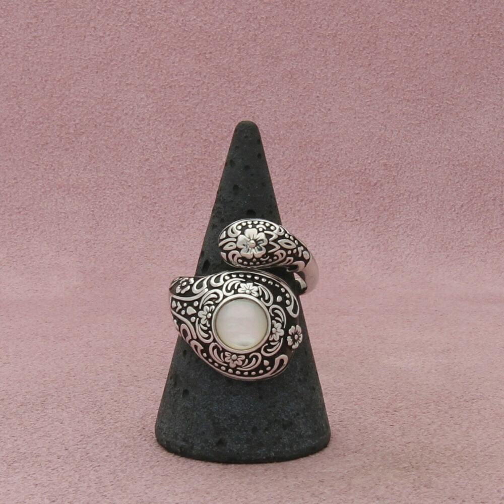 sterling silver floral mother-of-pearl spoon style bypass ring size 8